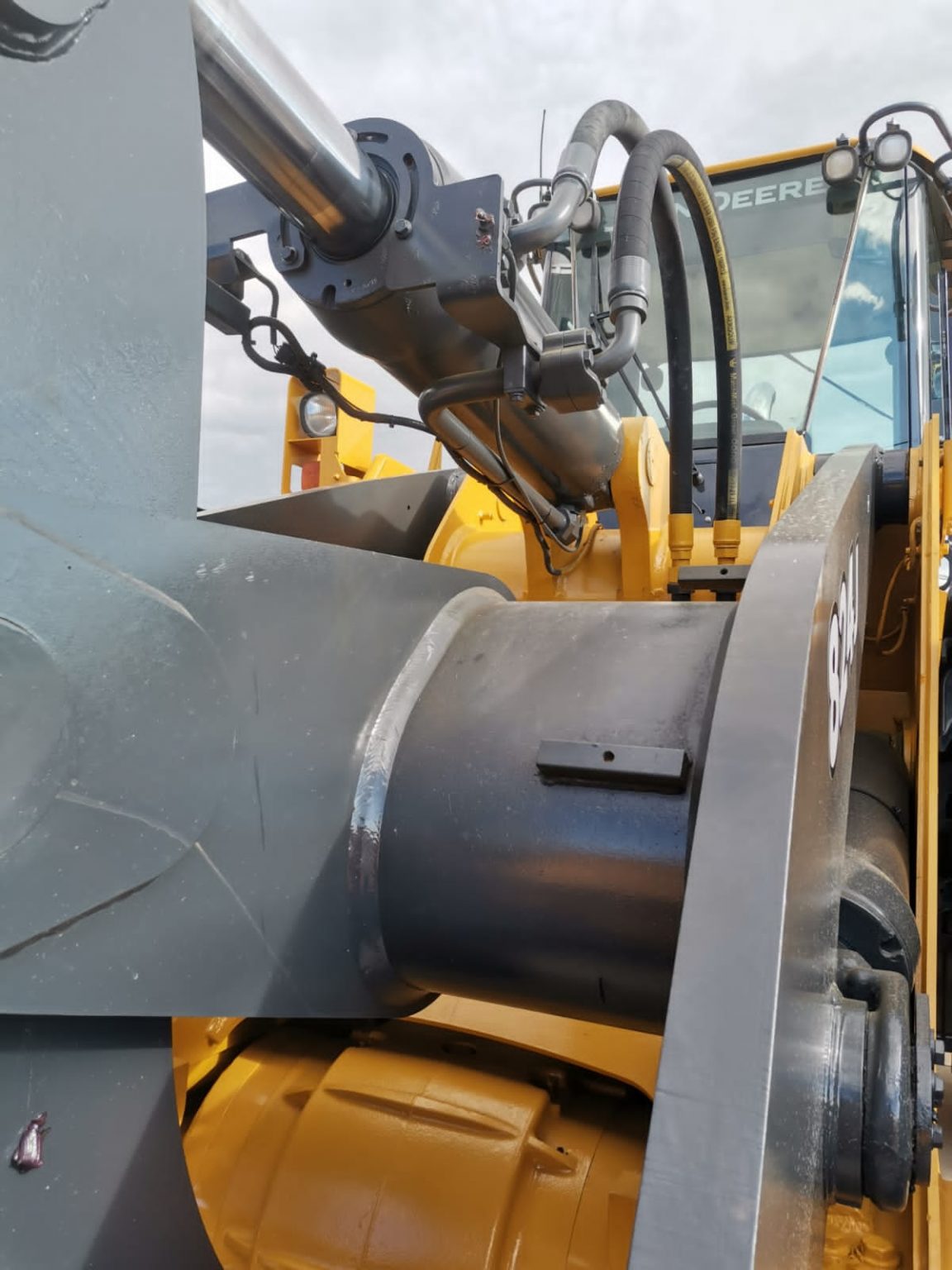 John Deere 824J – Swift Company